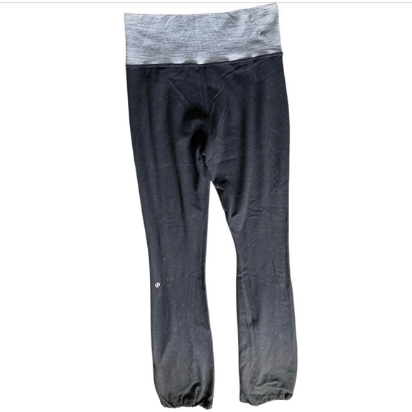 Black and grey Lululemon joggers #lululemon #joggers
Inseam 32'
Waist 12'
Small - Picture 2 of 4